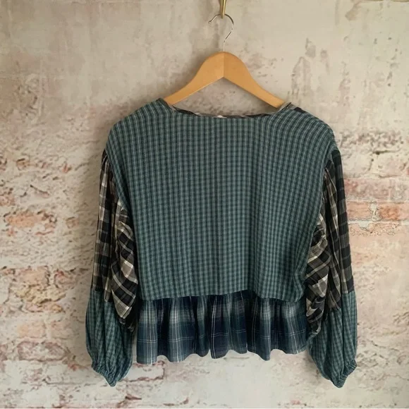 American Eagle Plaid Patchwork
Peplum Top Womens M Blue V-Neck
Boho Blouse - Picture 4 of 5
